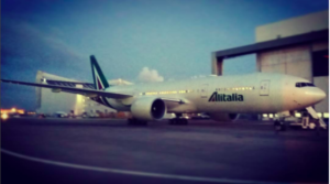 Il Boeing 777-200 EI-DBL a Fiumicino. Foto Instagram @federico_platania