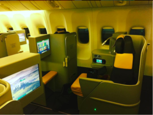 La nuova Business Class del Boeing 777-200. Foto Instagram @benebarbieri