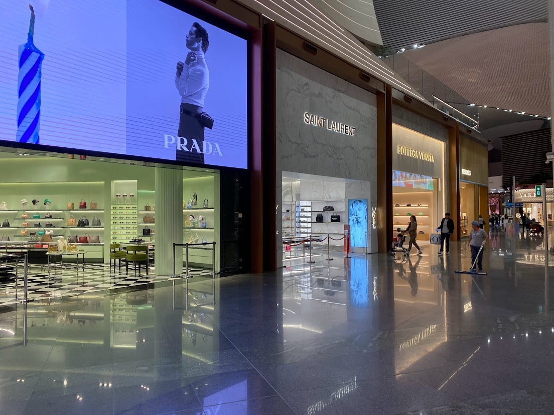 prada-54b995ab.jpg