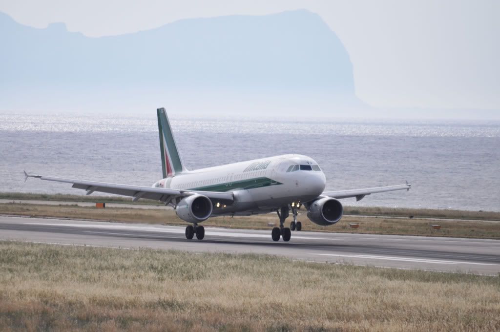 9a320land.jpg