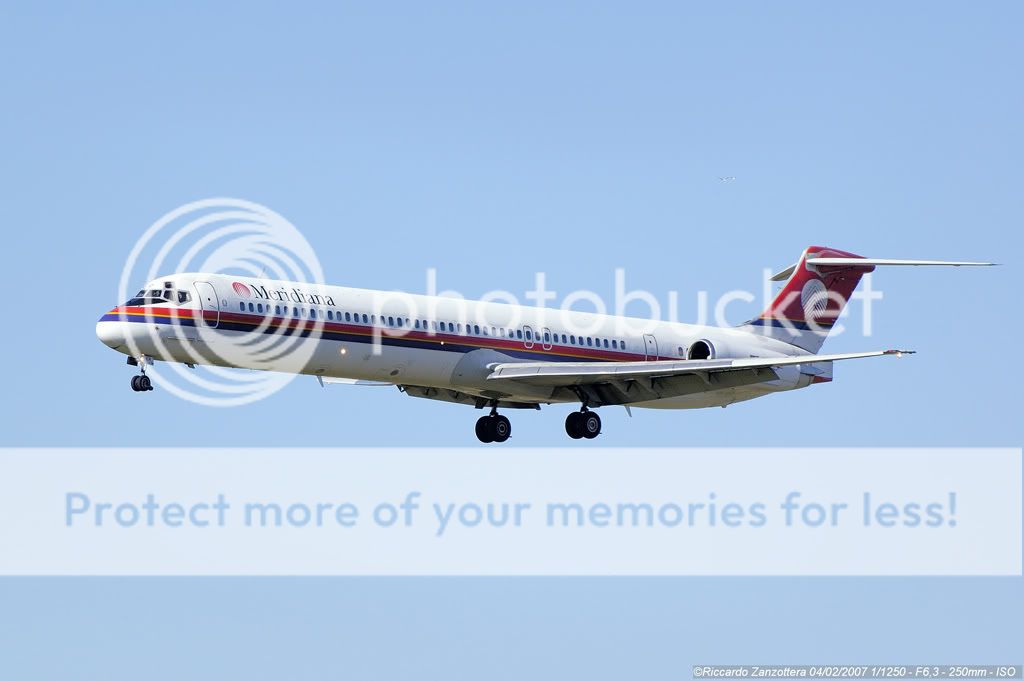 Meridiana_I-SMER_MD80_DSC10458_0402.jpg