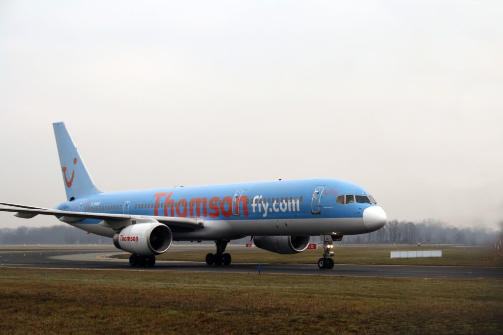 757-200Thomson2copy.jpg