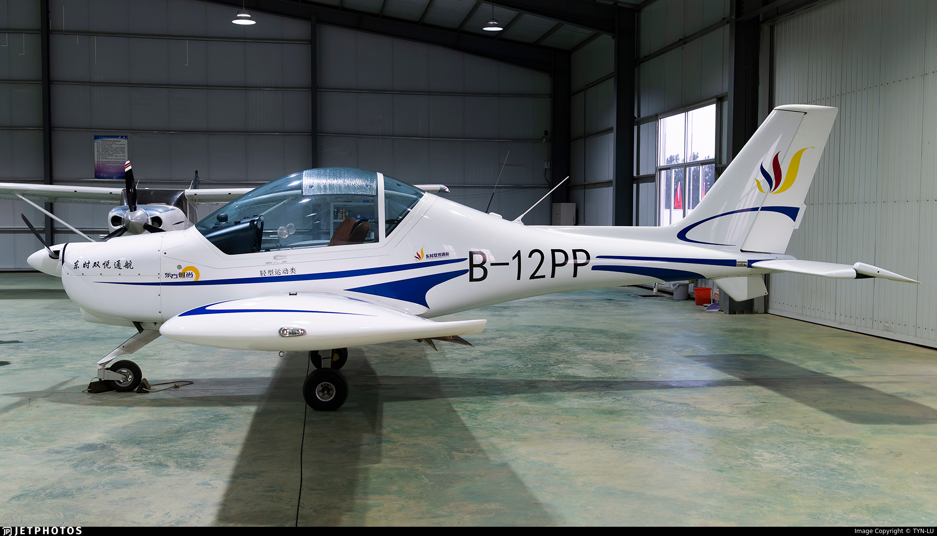 www.jetphotos.com