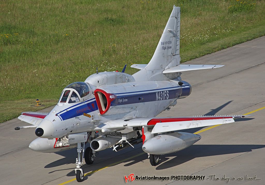 MBAviationImagesETNLTowerTwySkyhawkFr-1.jpg