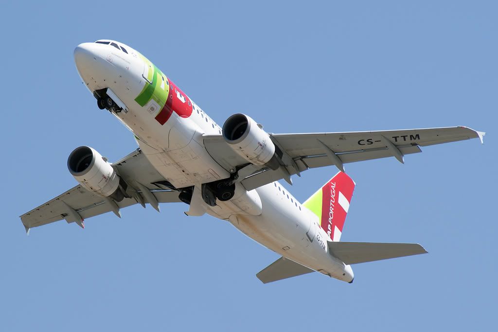 Airbus-A320-TAPBLQ.jpg