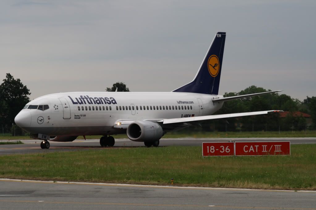737Lufthansacopy.jpg