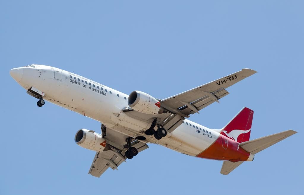 QANTAS737VH-TJJ_zps044dc489.jpg