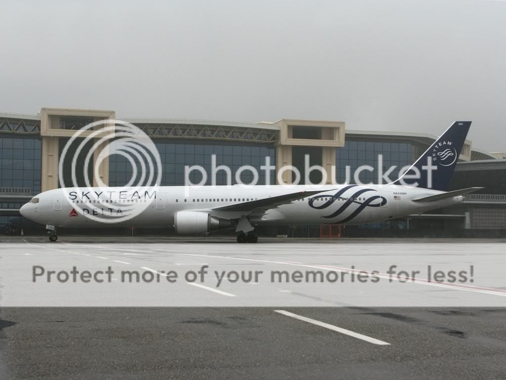 N844MH_02.jpg