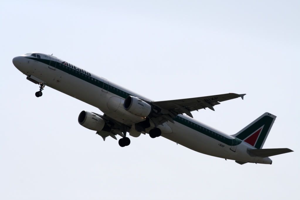 A321Alitalia3JPGcopy.jpg