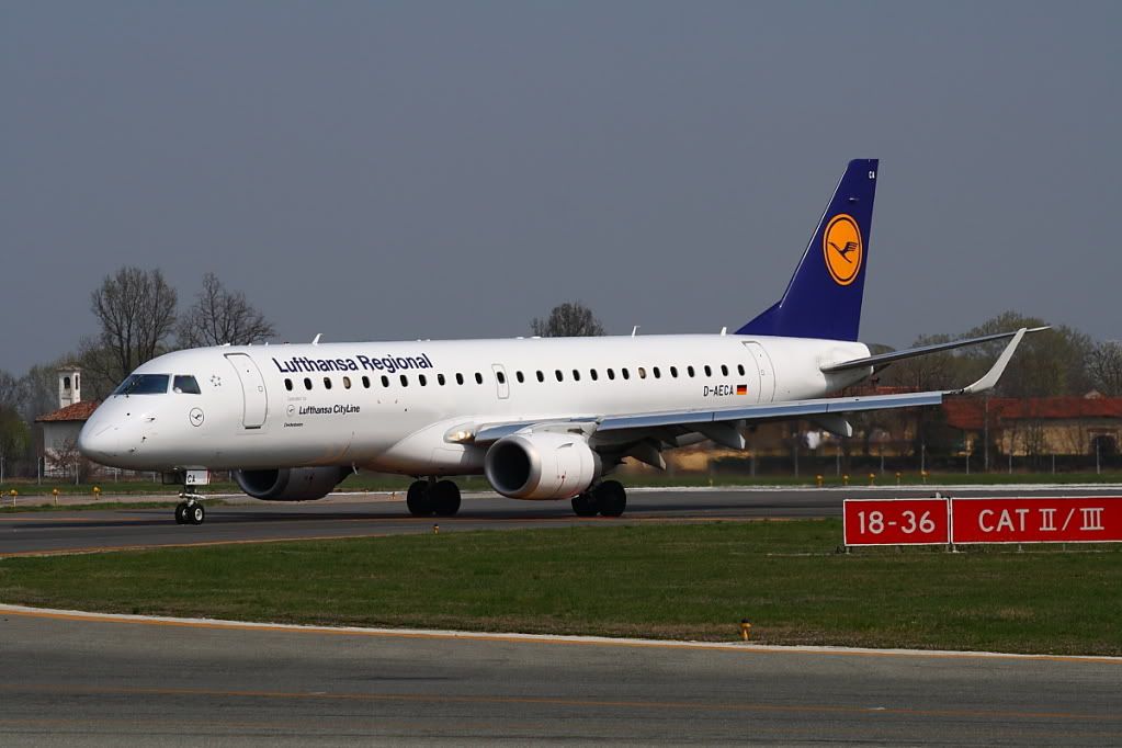 E90LufthansaRegional2.jpg