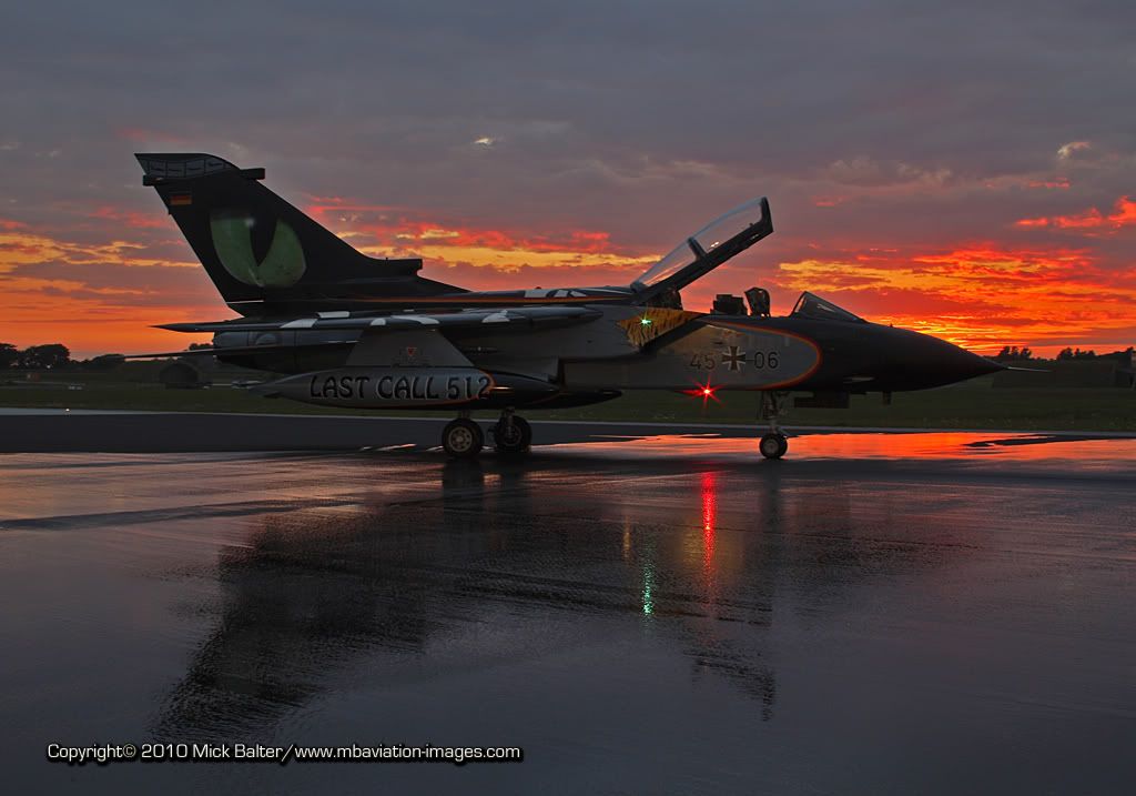 MBAviationImagesJagelTigerRwySunsetVierFr.jpg