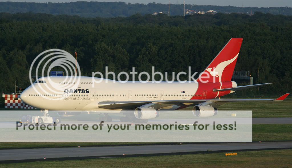 029-QANTAS-VH-OJI-B7442.jpg