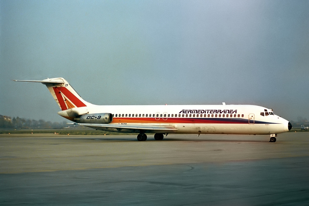 Douglas_DC-9_I-DIZF_Aermediterranea.jpg