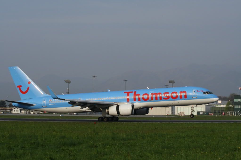 757-200Thomson.jpg
