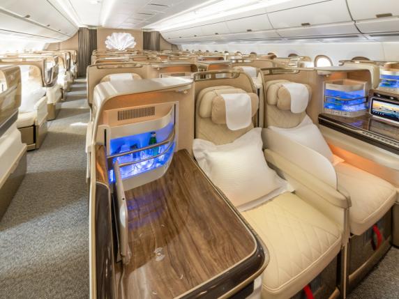 Emirates riceve il primo Airbus A350, l’aereo moderno che rompe il duopolio A380-Boeing 777