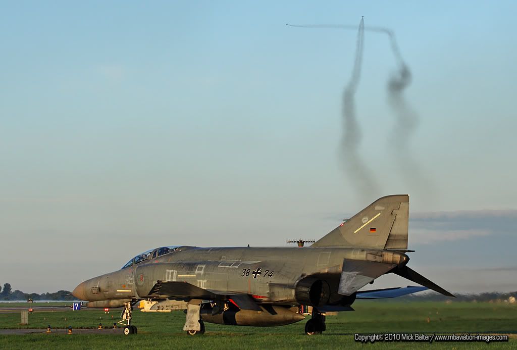 MBAviationImagesETNTPhantomSmokersAirborneZweiFr-1.jpg