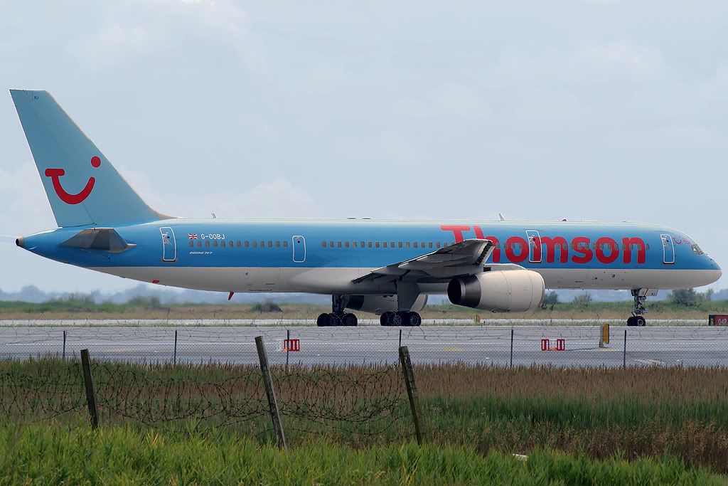Boeing-757-ThomsonVenice.jpg