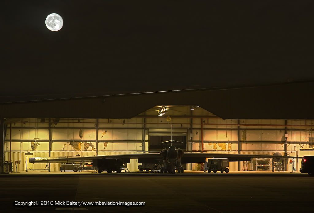 MBAviationImagesBealeMoonHalleFr.jpg