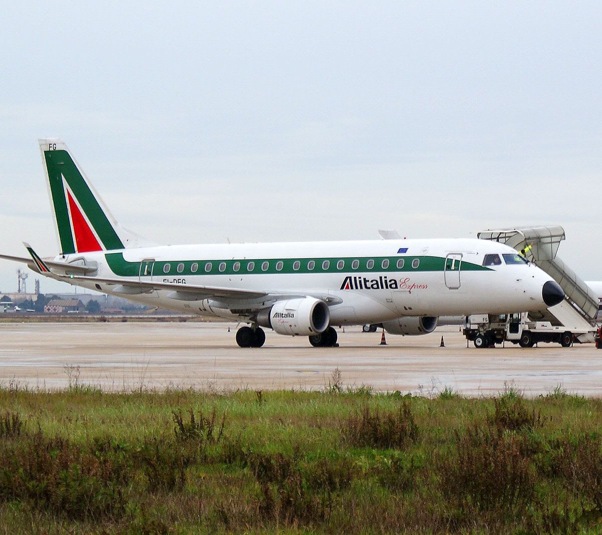 Embraer-195-xLIPY.jpg