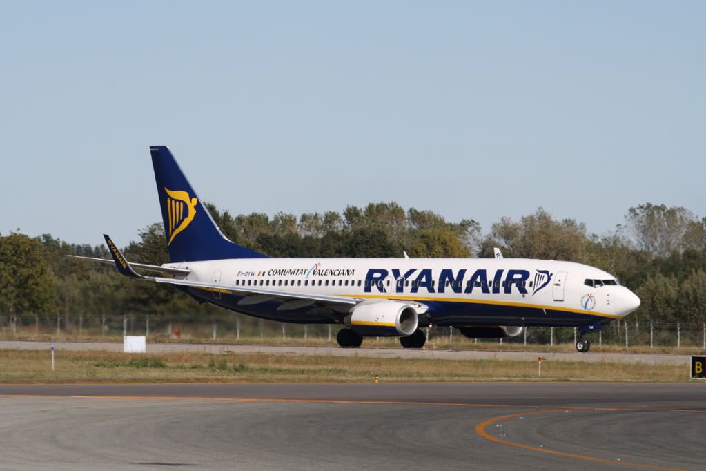 B738-Ryanaircopy.jpg