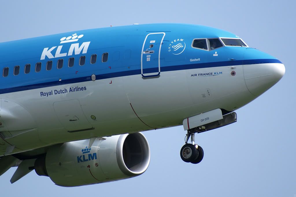 Boeing-737-700-KLMMAN.jpg