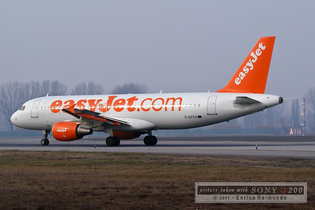 Airbus-A320-EasyJet.jpg