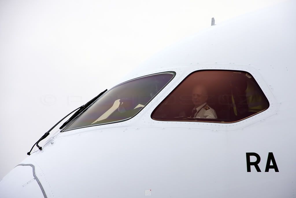 787_CockpitfensterBS.jpg