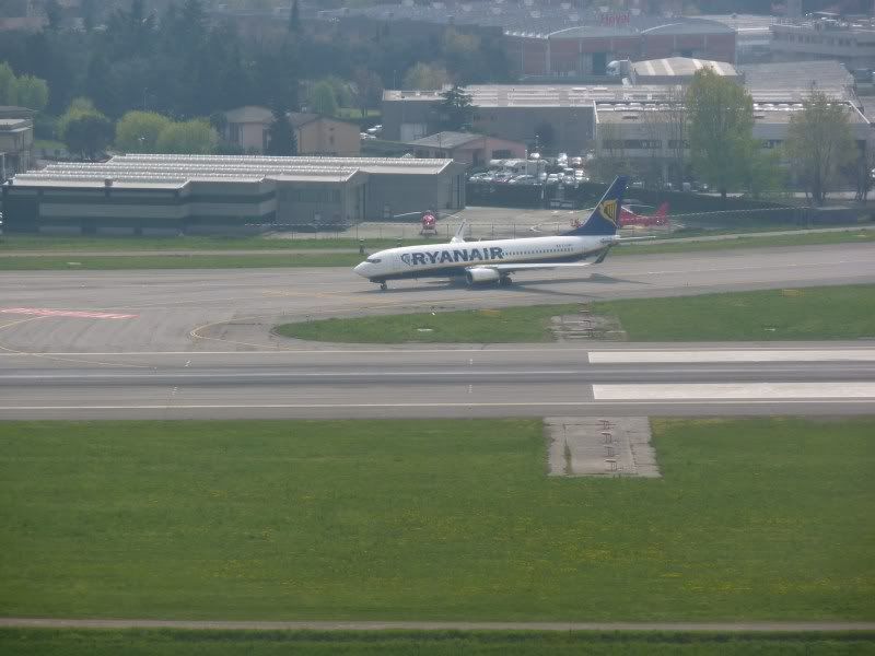 P1000419_LIME738Ryanairreadyforto.jpg