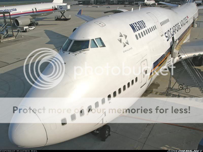Singaporeairlinesmegatop.jpg