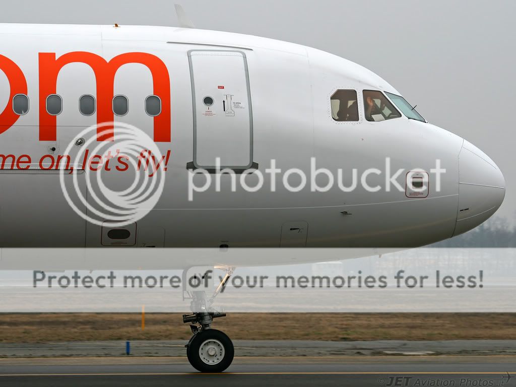 MXP0802_05_G-EZIY.jpg