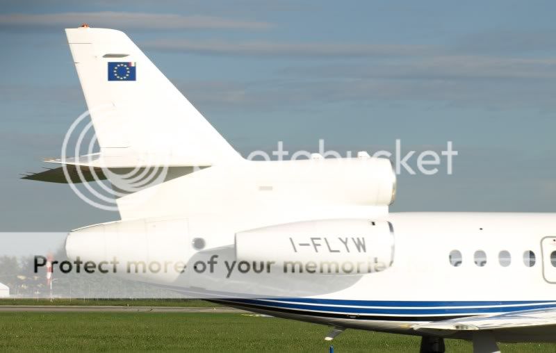 I-FLYWtaxiYcloseuptail.jpg