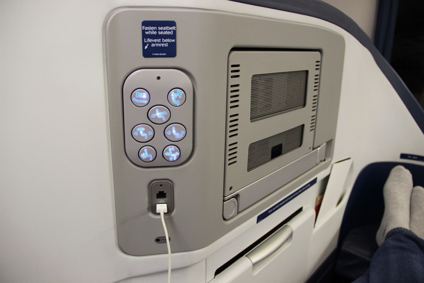 DL7002_zpshbht3cev.jpg