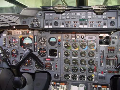 011_cockpit2.jpg