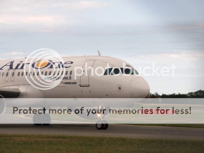 EI-DSDcloseuptaxiwayB.jpg