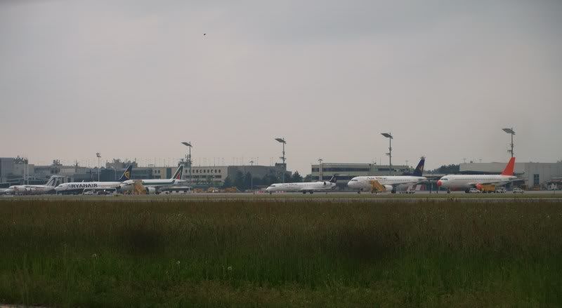 ApronTRNmanyairlines.jpg