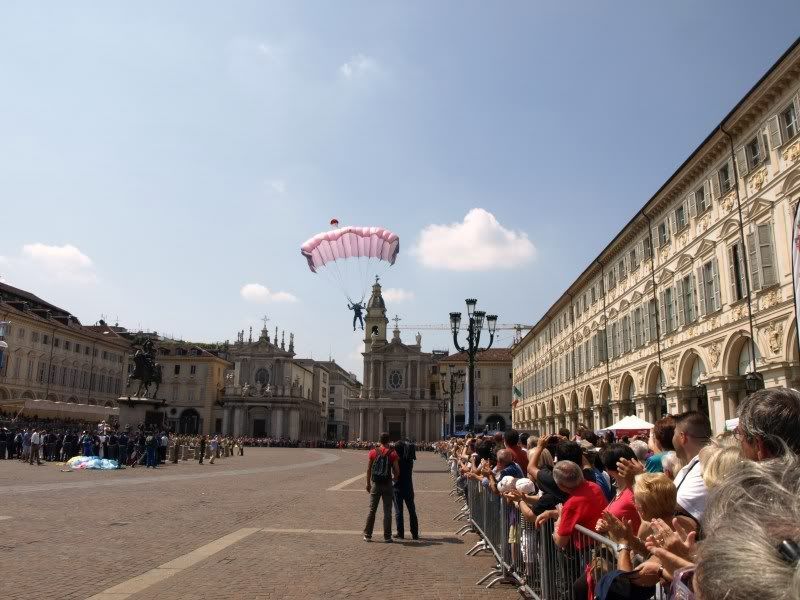 P7032352_Paracdutistavelarosainatterraggio.jpg