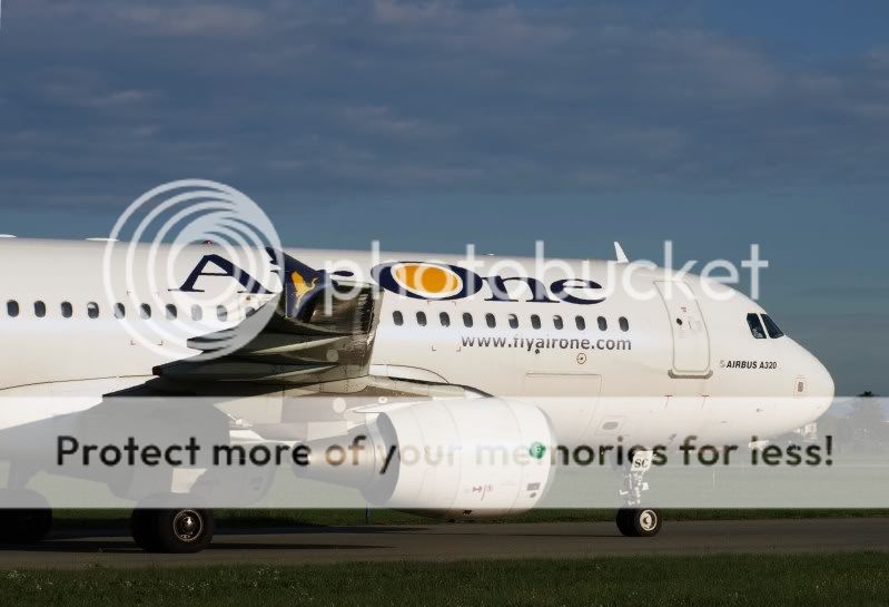EI-DSCtaxiYcloseup.jpg