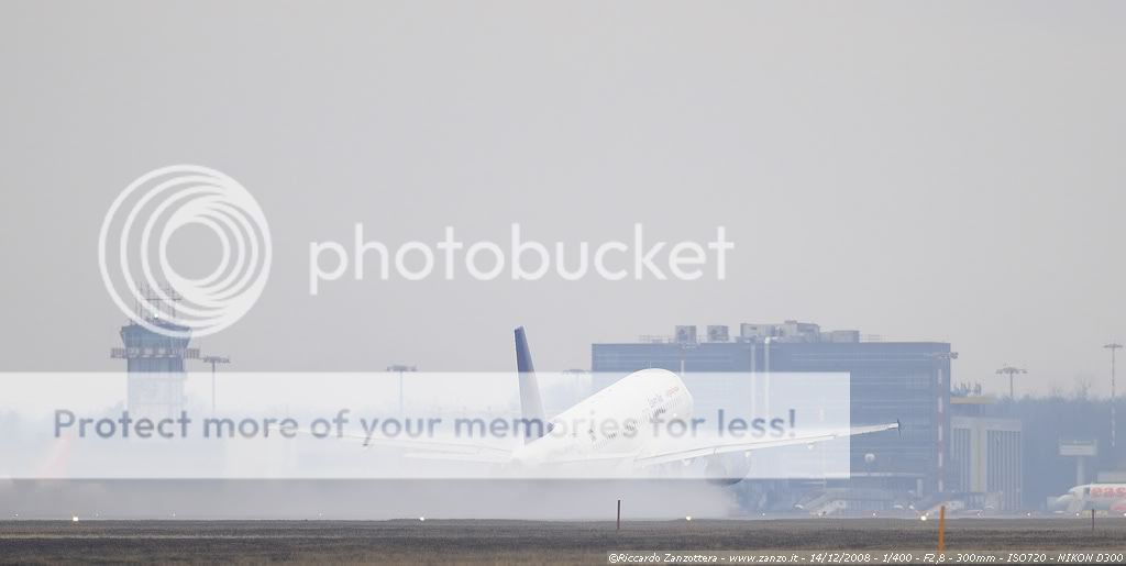 EgyptAir_SU-GBB_A320_BSC2706_141220.jpg