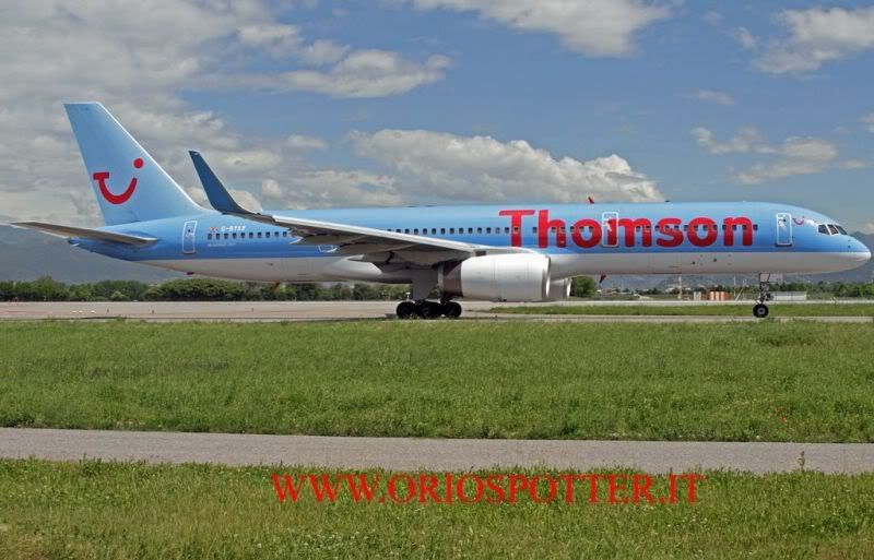 b757-200thomsonflyg-byax.jpg