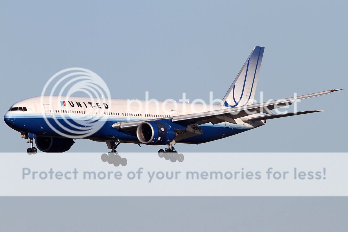 030_n777ua.jpg