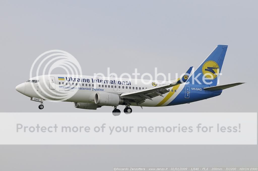 Ukraine_UR-GAQ_B737_BSC4144_0201200.jpg