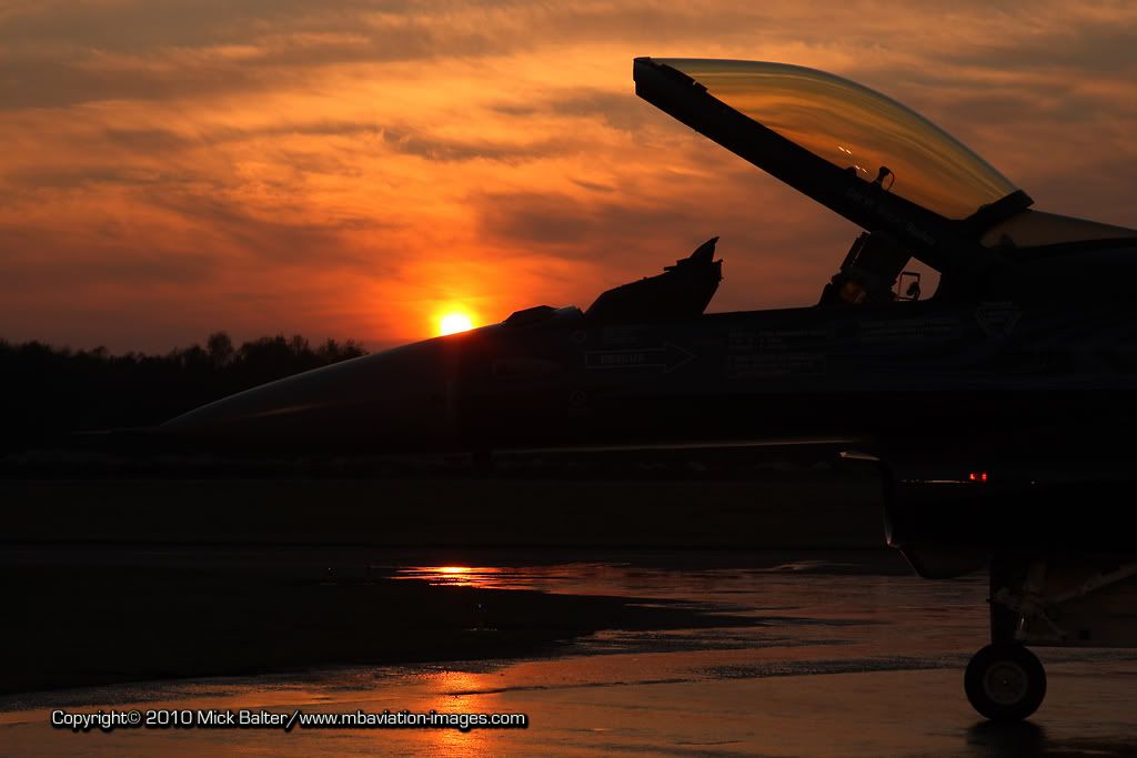 MBAviationImagesKBeeVortexNightSuns.jpg