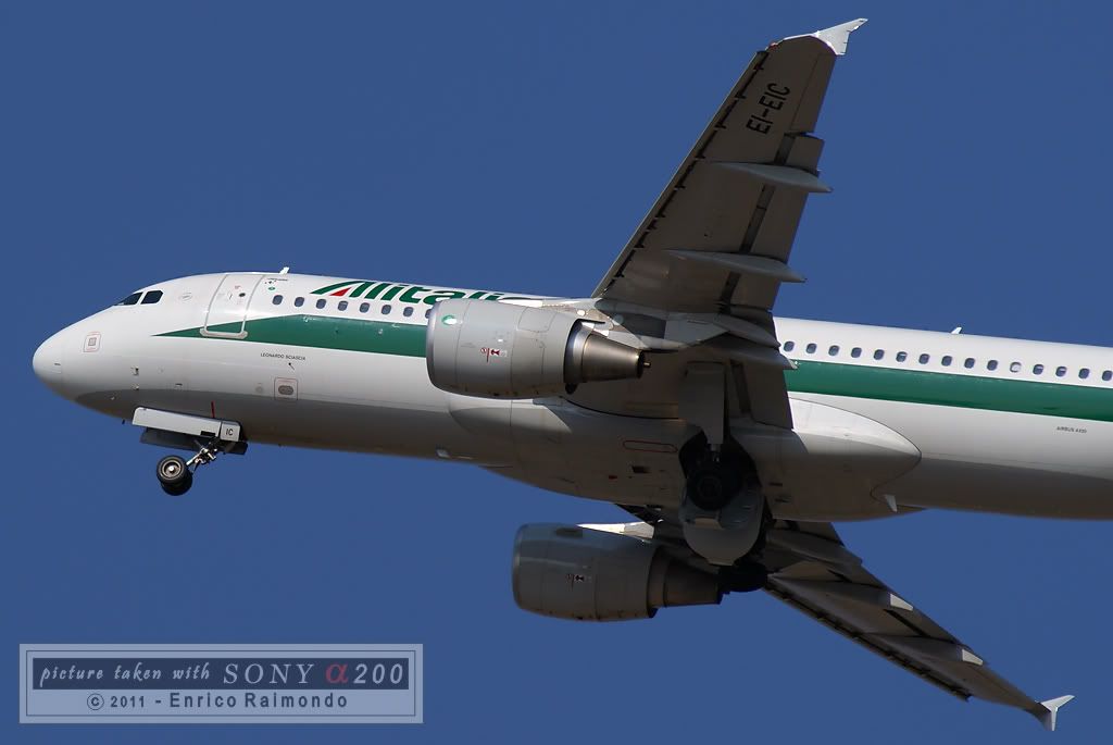 Airbus-A320-Alitalia.jpg