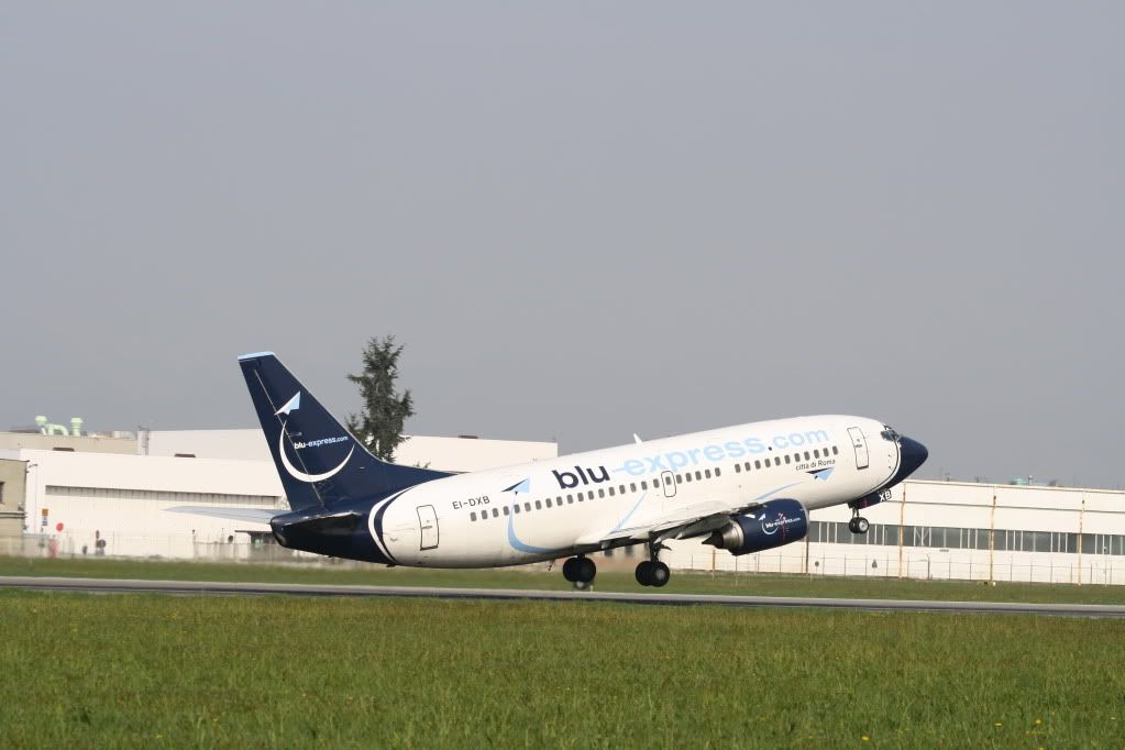 737-300Blu-Express.jpg