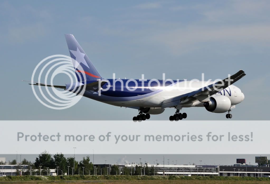 LANcargob777-200.jpg