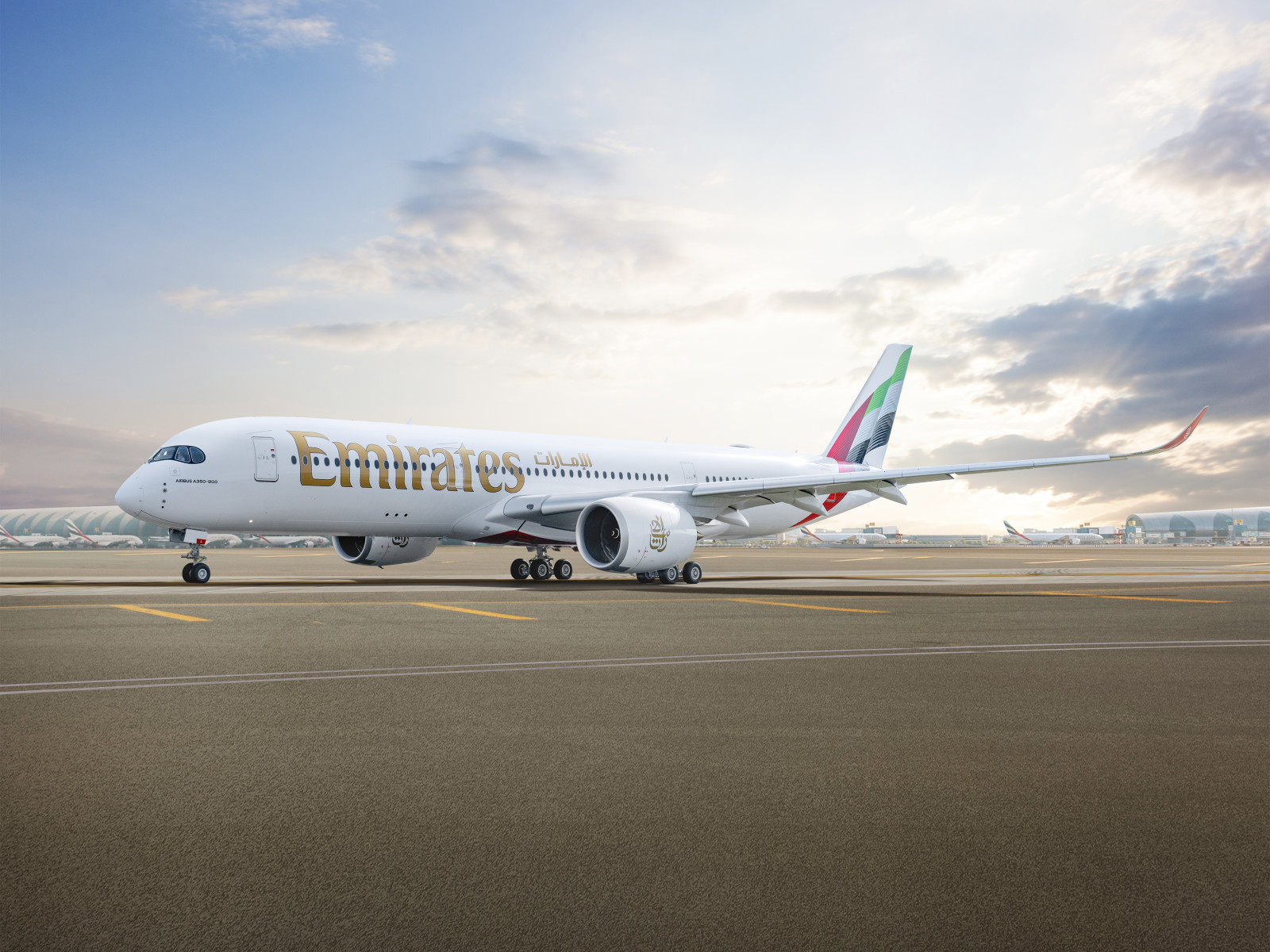 Emirates riceve il primo Airbus A350, l’aereo che «rompe» il duopolio della sua flotta: schermi 4k e connessione web ovunque