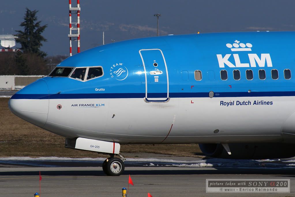 Boeing-737-800-KLM-II-GVA.jpg