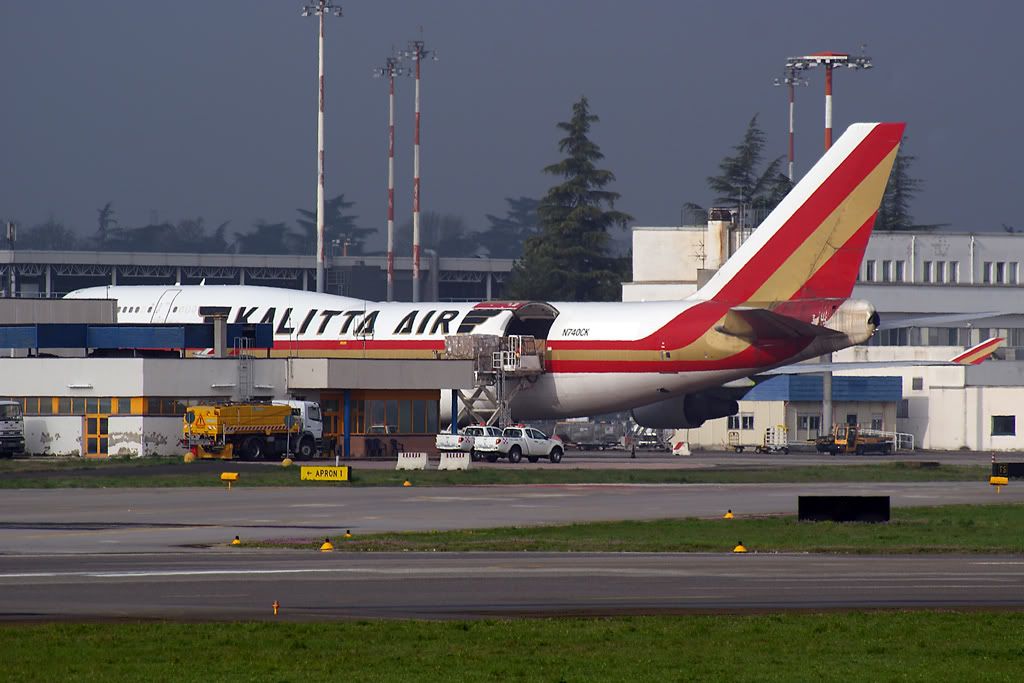 Boeing-747-400-Kalitta-IIIBLQ.jpg