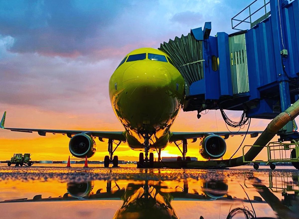 liveandletsfly.com