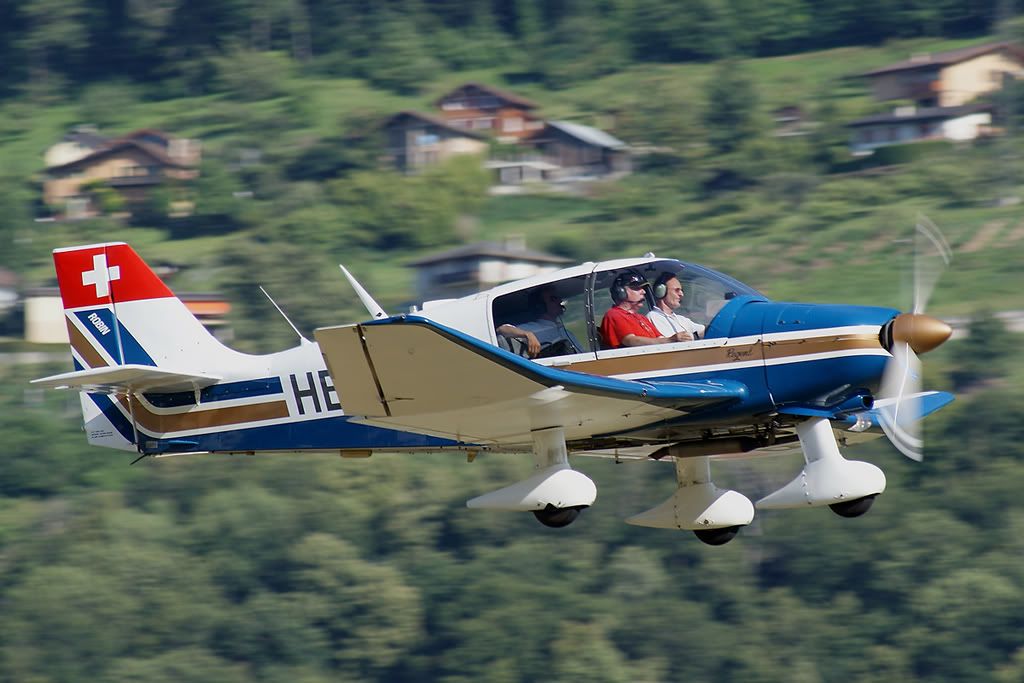 Robin-DR-400Sion-1200.jpg